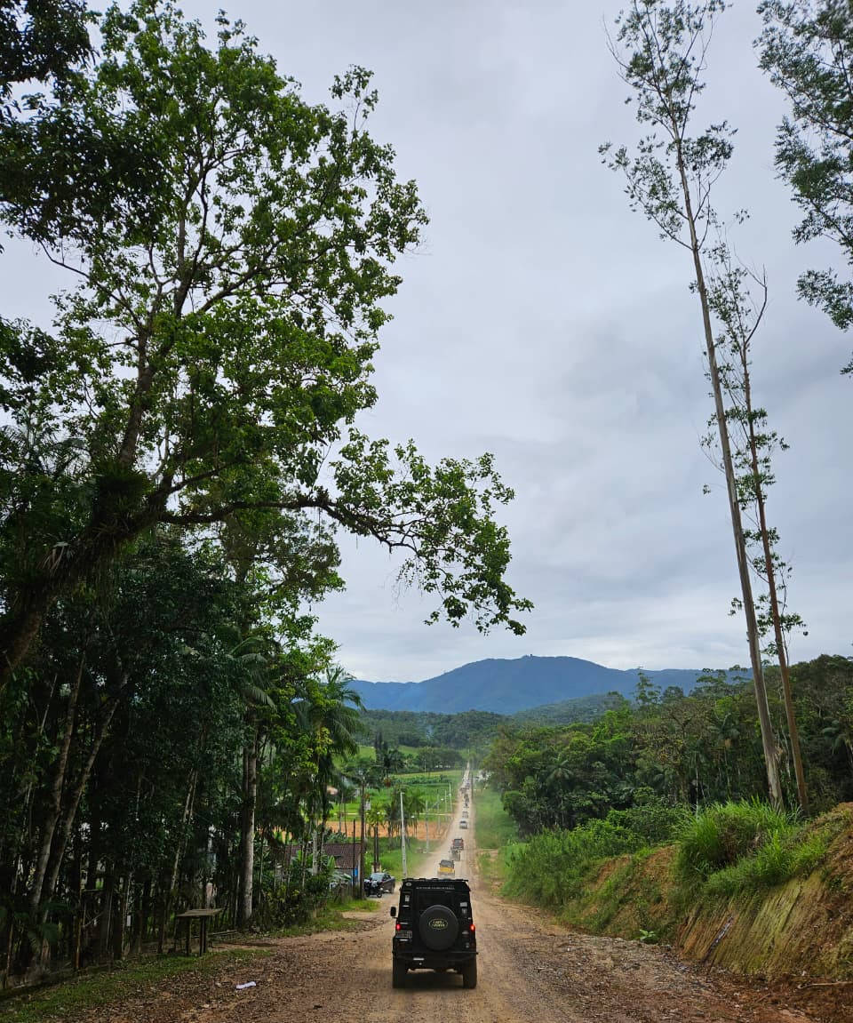 Imagem de fundo com Jeep