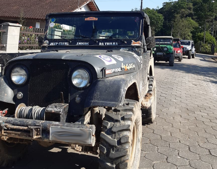 Imagem de fundo com Jeep